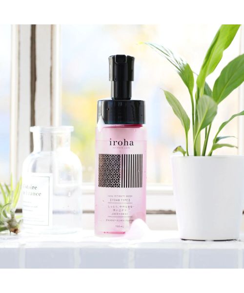 Піна для інтимного догляду Iroha Intimate Wash Foam Type Damask Rose and Geranium 150 мл