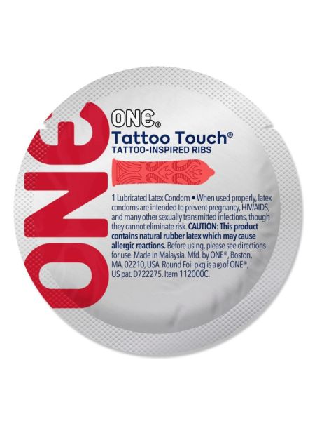 Презерватив ONE Tattoo Touch Red, 1 шт, червоний, з рельєфом у вигляді татуювання